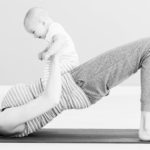 Pilates Rückbildung mit Baby