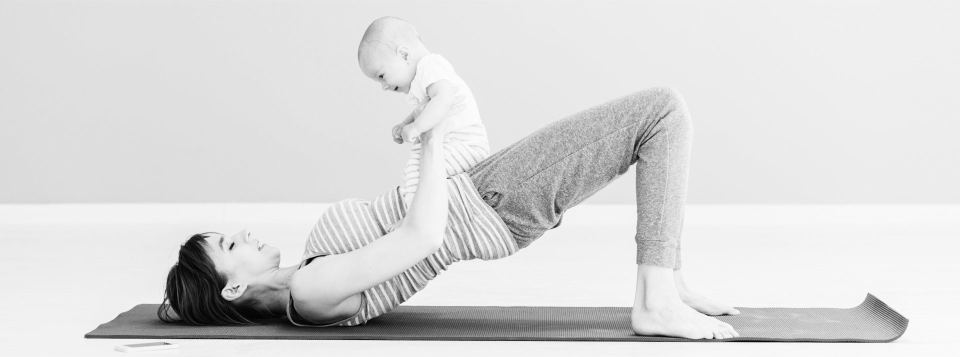 Pilates Rückbildung mit Baby